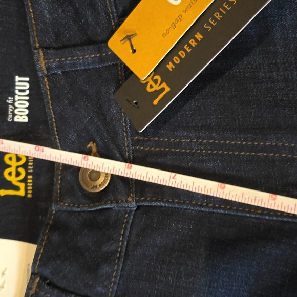 Lee Curvy fit Bootcut jeans NWT. Rebel wash, size 12 - Picture 7 of 8